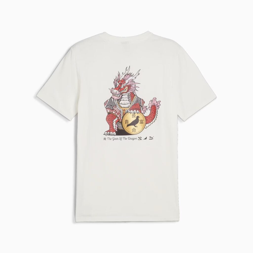 Esta camiseta exclusiva Puma X Staple personifica a fusão magistral entre o trabalho icônico de Jeff Staple e o estilo inovador da PUMA. Reconhecido mundialmente no cenário streetwear, Jeff Staple incorpora sua visão distintiva neste colaboração, fundindo elementos marcantes do design urbano com a estética arrojada da PUMA.