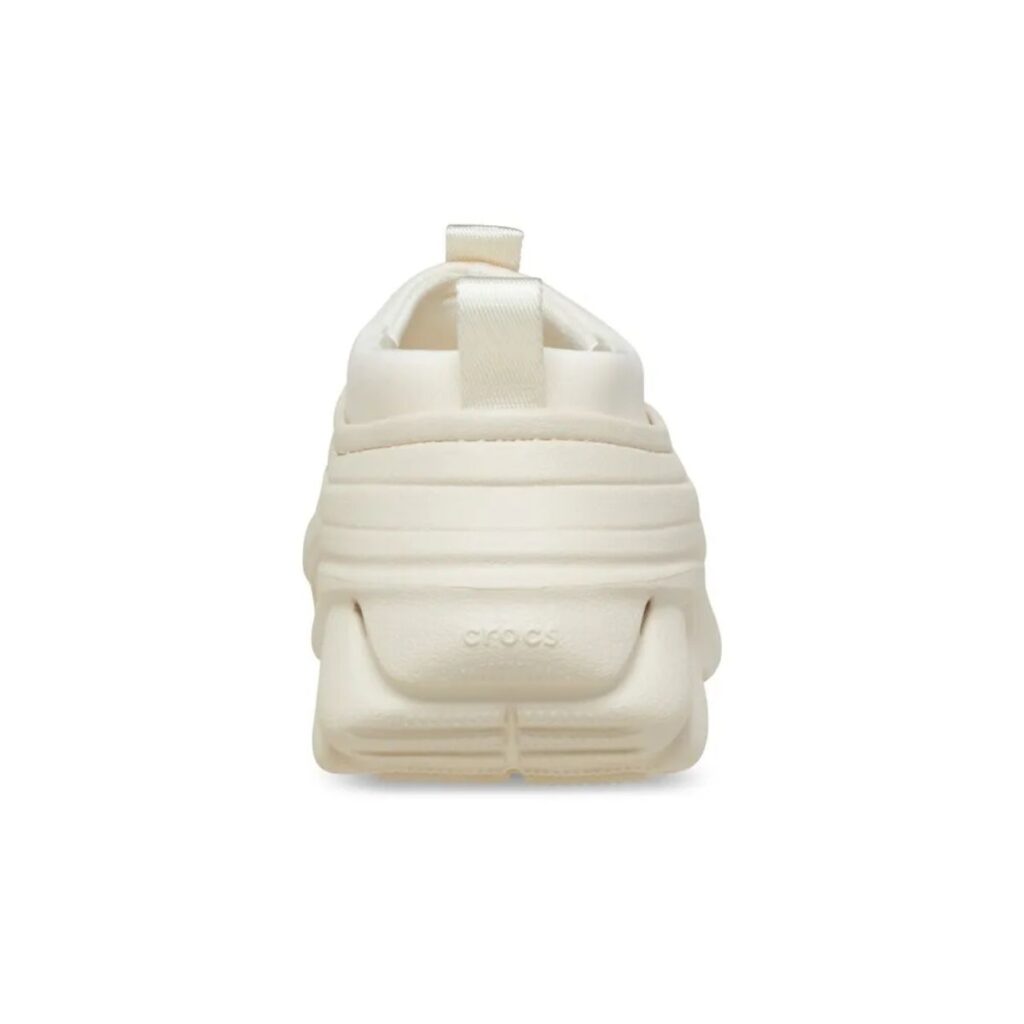 O Crocs Echo Storm Tundra "Bone" é a união perfeita entre o estilo moderno e o conforto incomparável da Crocs, ideal para quem busca um calçado versátil e elegante para o dia a dia. Com seu cabedal em Croslite texturizado e respirável, palmilha de espuma LiteRide™ macia e solado de borracha durável, esse clog oferece estilo, conforto e suporte durante todo o dia.