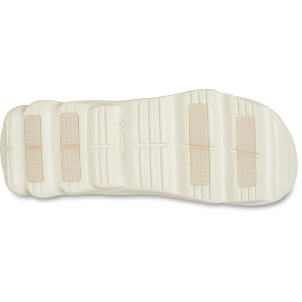 O Crocs Echo Storm Tundra "Bone" é a união perfeita entre o estilo moderno e o conforto incomparável da Crocs, ideal para quem busca um calçado versátil e elegante para o dia a dia. Com seu cabedal em Croslite texturizado e respirável, palmilha de espuma LiteRide™ macia e solado de borracha durável, esse clog oferece estilo, conforto e suporte durante todo o dia.