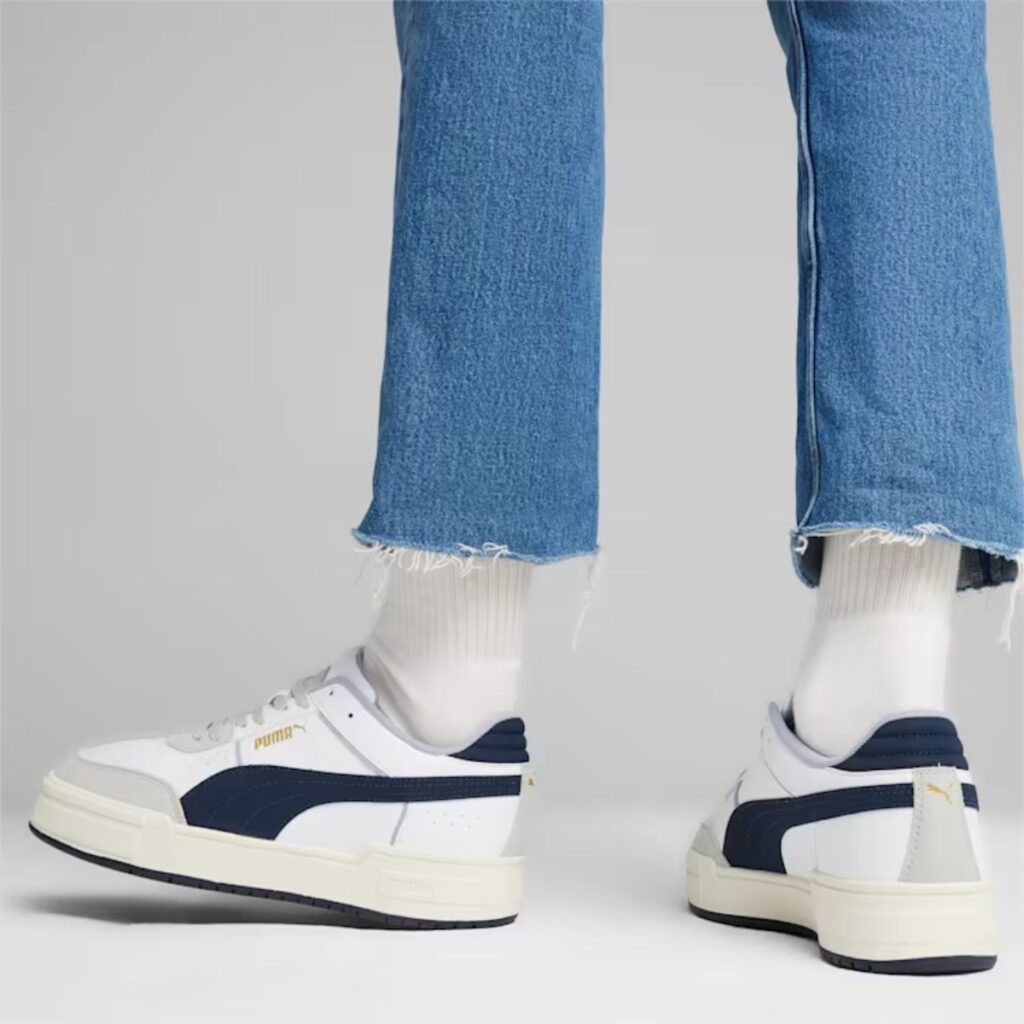 O Puma CA Pro Sport Mix "Light Gray" é a mais recente adição à linha clássica CA Pro, combinando o estilo autêntico do basquete com um design moderno e versátil. Perfeito para o dia a dia, este tênis oferece conforto, estilo e durabilidade para você arrasar em qualquer lugar.