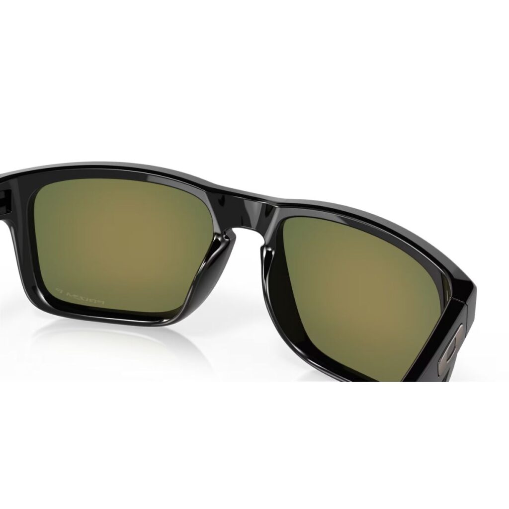 O óculos Oakley Holbrook Polished Black Prizm Ruby Polarized combinam o design atemporal do modelo Holbrook com um toque moderno e tecnológico, resultando em um acessório que se destaca pela versatilidade e performance.