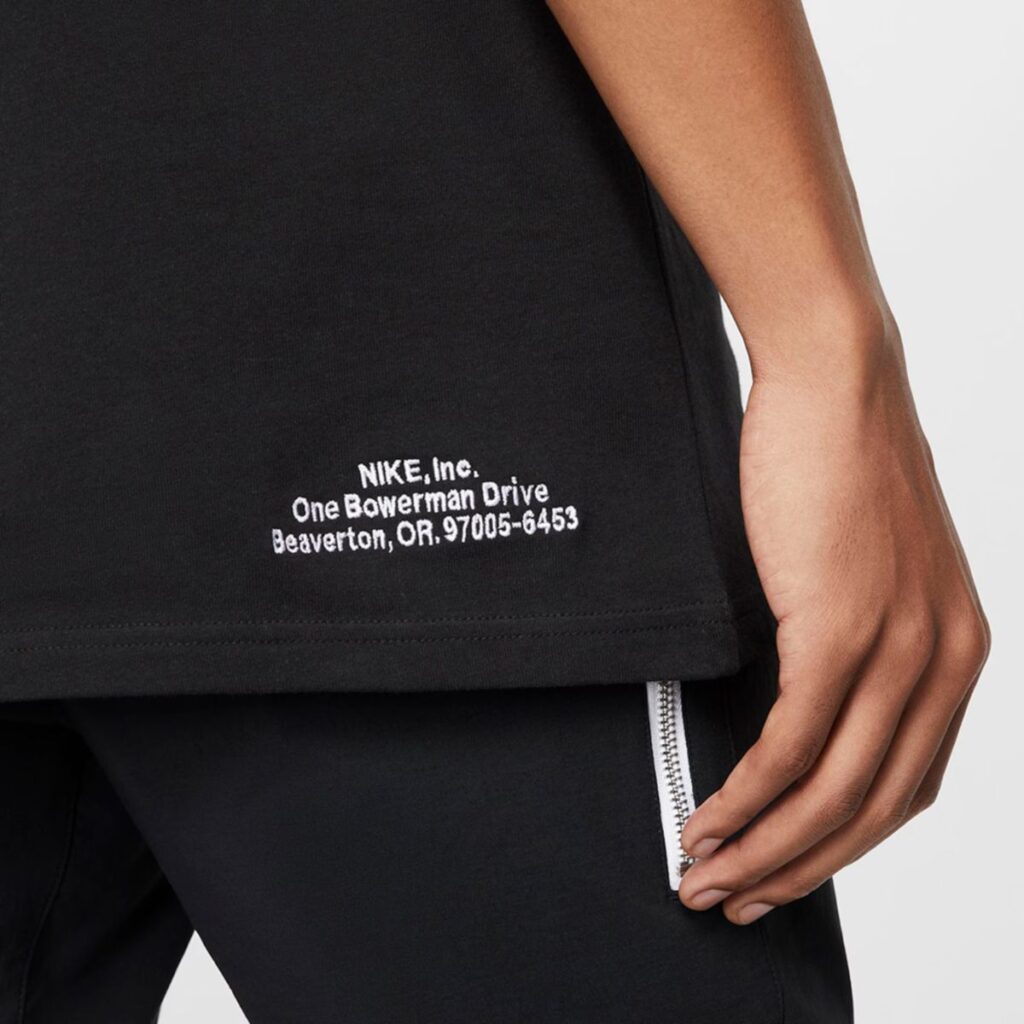 A camiseta Nike Sportswear "Authorized Personnel Only" traz um design exclusivo e uma construção refinada, ideal para quem aprecia estilo e conforto. Feita com um jersey de algodão pesado, esta peça oferece um ajuste Max90 que proporciona uma sensação robusta e descontraída.