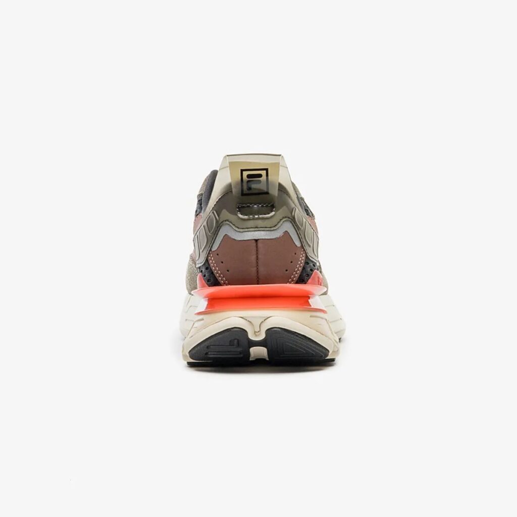 O Fila Renno Racer 2000 é um tênis que combina o melhor do estilo retrô com a tecnologia moderna. Inspirado nos modelos runner da Fila do início do século XX, ele traz um design atemporal e cheio de personalidade.