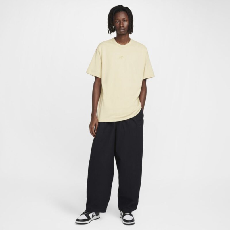 Camiseta Nike Sportswear Premium Essentials Bege
