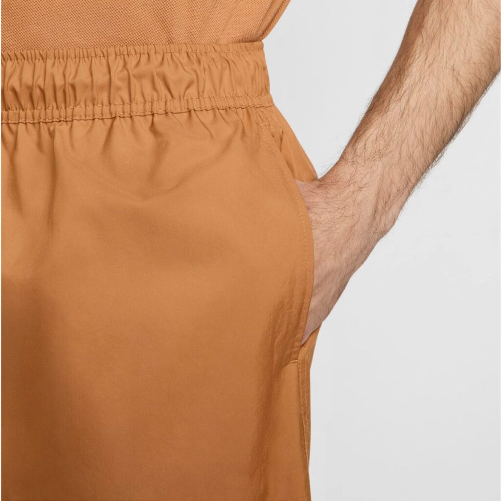 Shorts Nike Club Flow Marrom