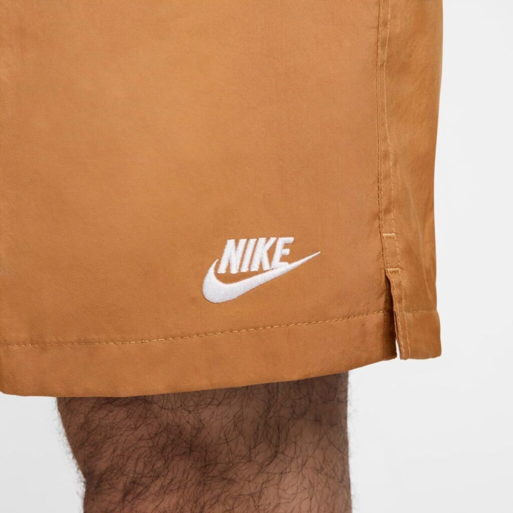 Shorts Nike Club Flow Marrom