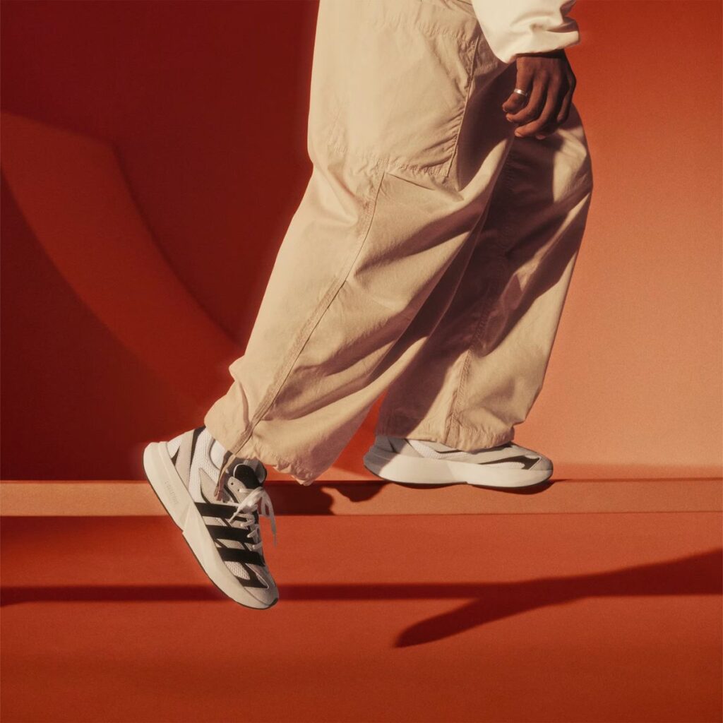 Tênis Adidas Lightblaze