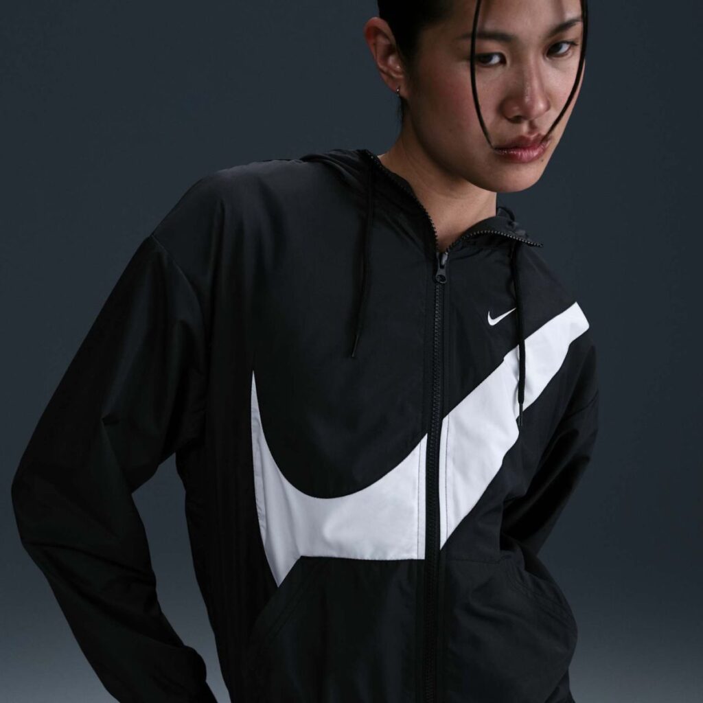 Jaqueta Nike Sportswear Classic Woven Feminina