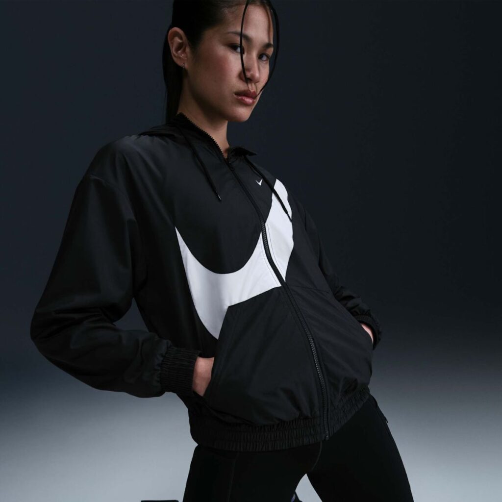 Jaqueta Nike Sportswear Classic Woven Feminina