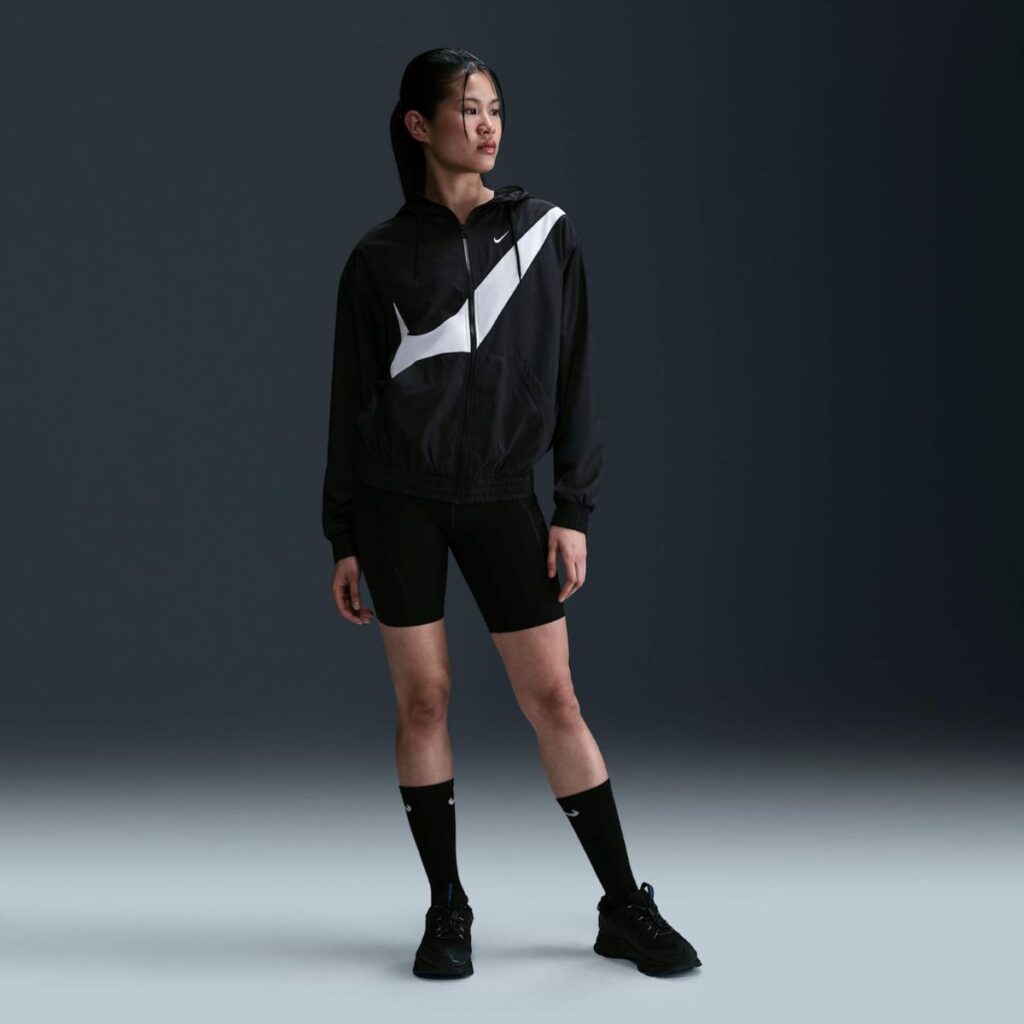 Jaqueta Nike Sportswear Classic Woven Feminina