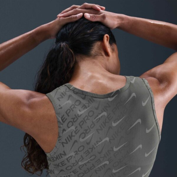 Top-Nike-Pro-Dri-Fit-Cropped-Defato-Sneakers (2) Top Nike Pro Dri-Fit Cropped