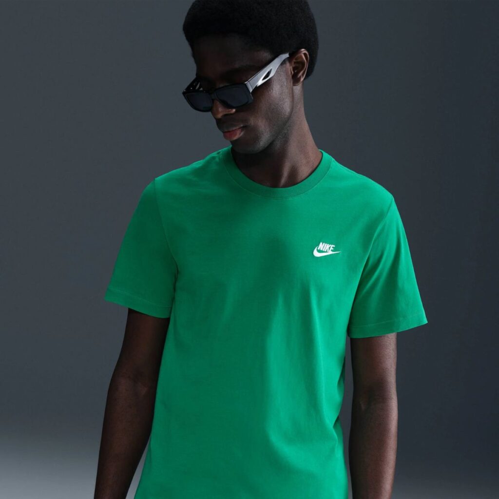 Camiseta Nike Sportswear Club Masculina