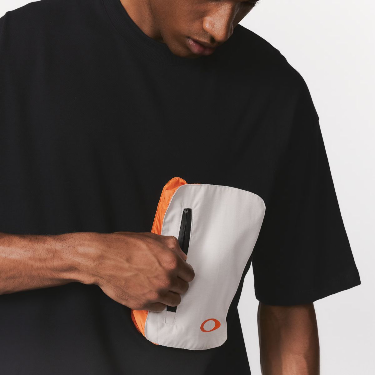 Camiseta Oakley New Explorer Zip Preto