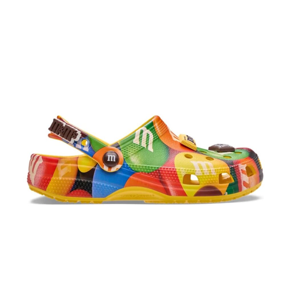 Sandália Crocs Classic Clog X M&M's "Sunflower Multi"