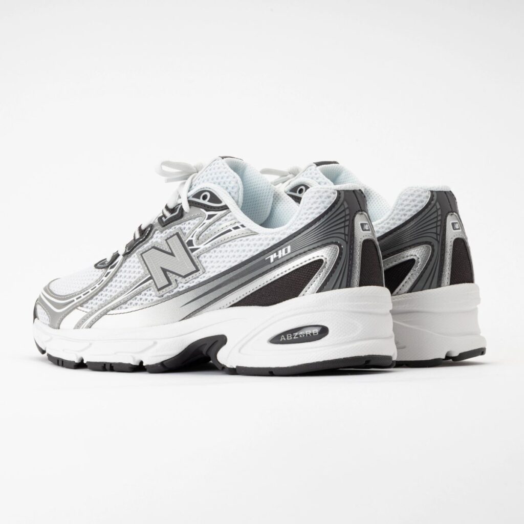New Balance 740