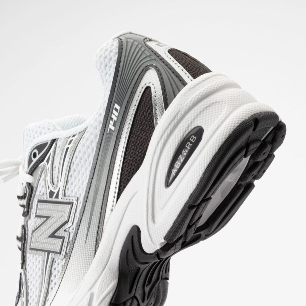 New Balance 740