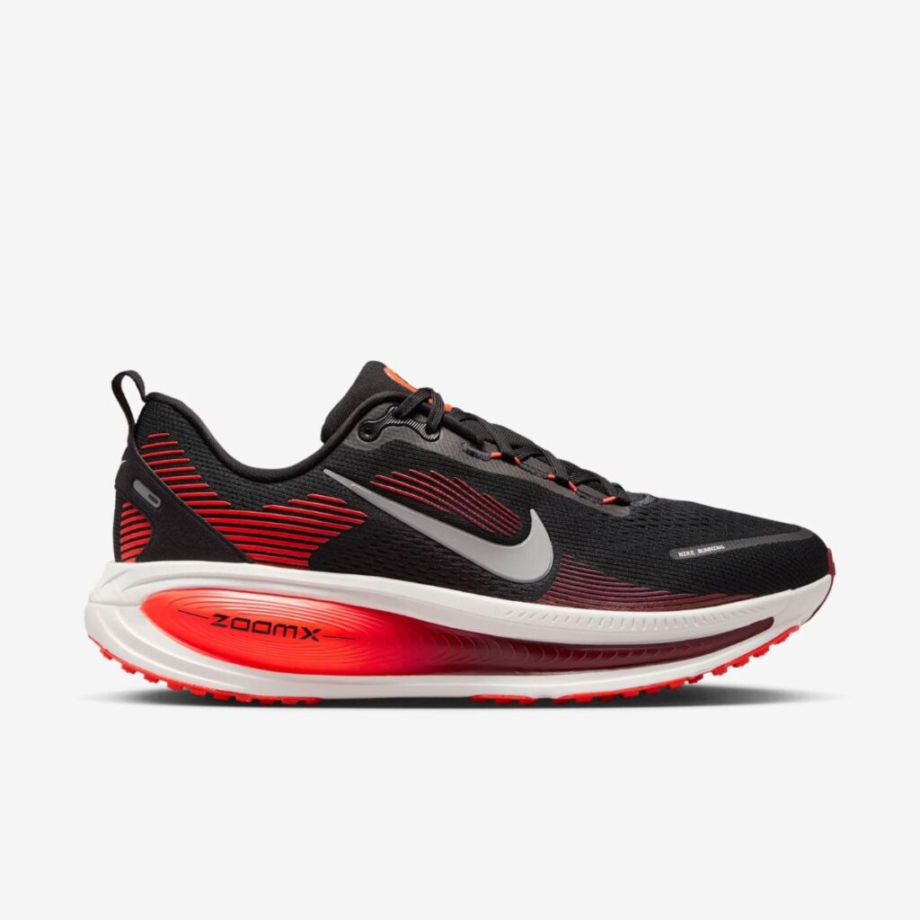 Tênis Nike Vomero 18 "Black Bright Crimson Team Red Summit White"