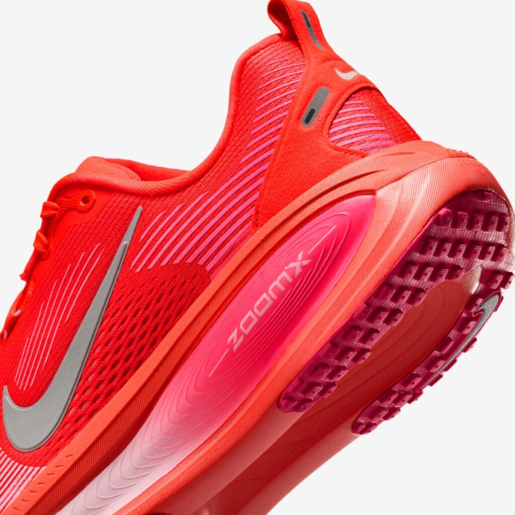 Nike Vomero 18 "Bright Crimson Hyper Pink"