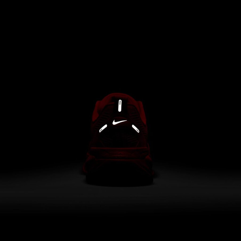 Nike Vomero 18 "Bright Crimson Hyper Pink"