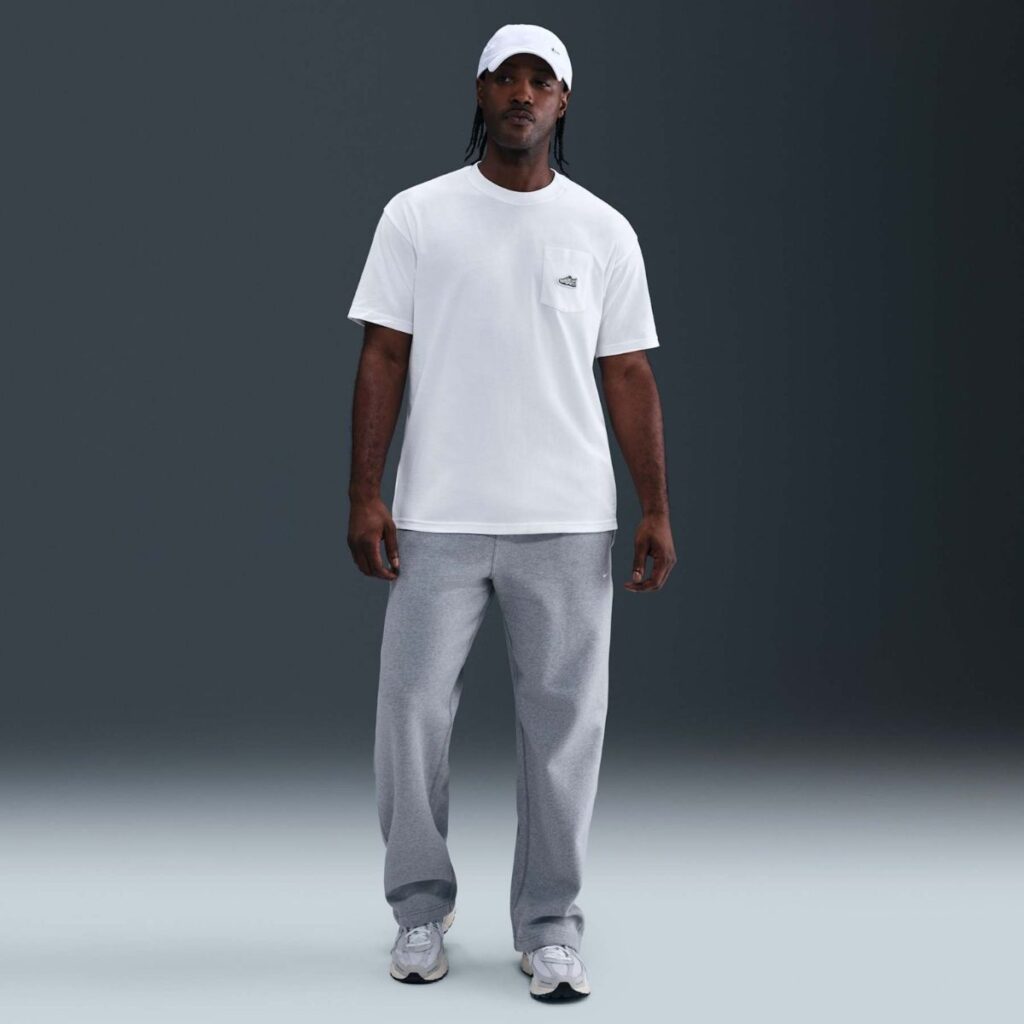 Camiseta Nike Sportswear Patch Monarch Branca