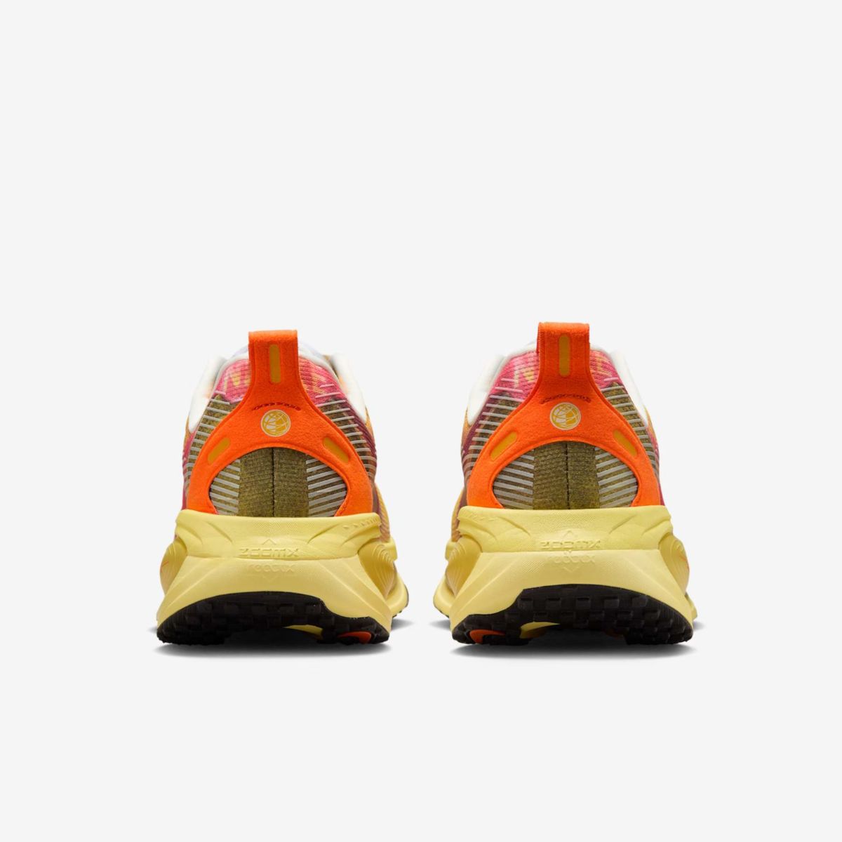 Tênis Nike Vomero 18 Se International Running Pack Ld-1000