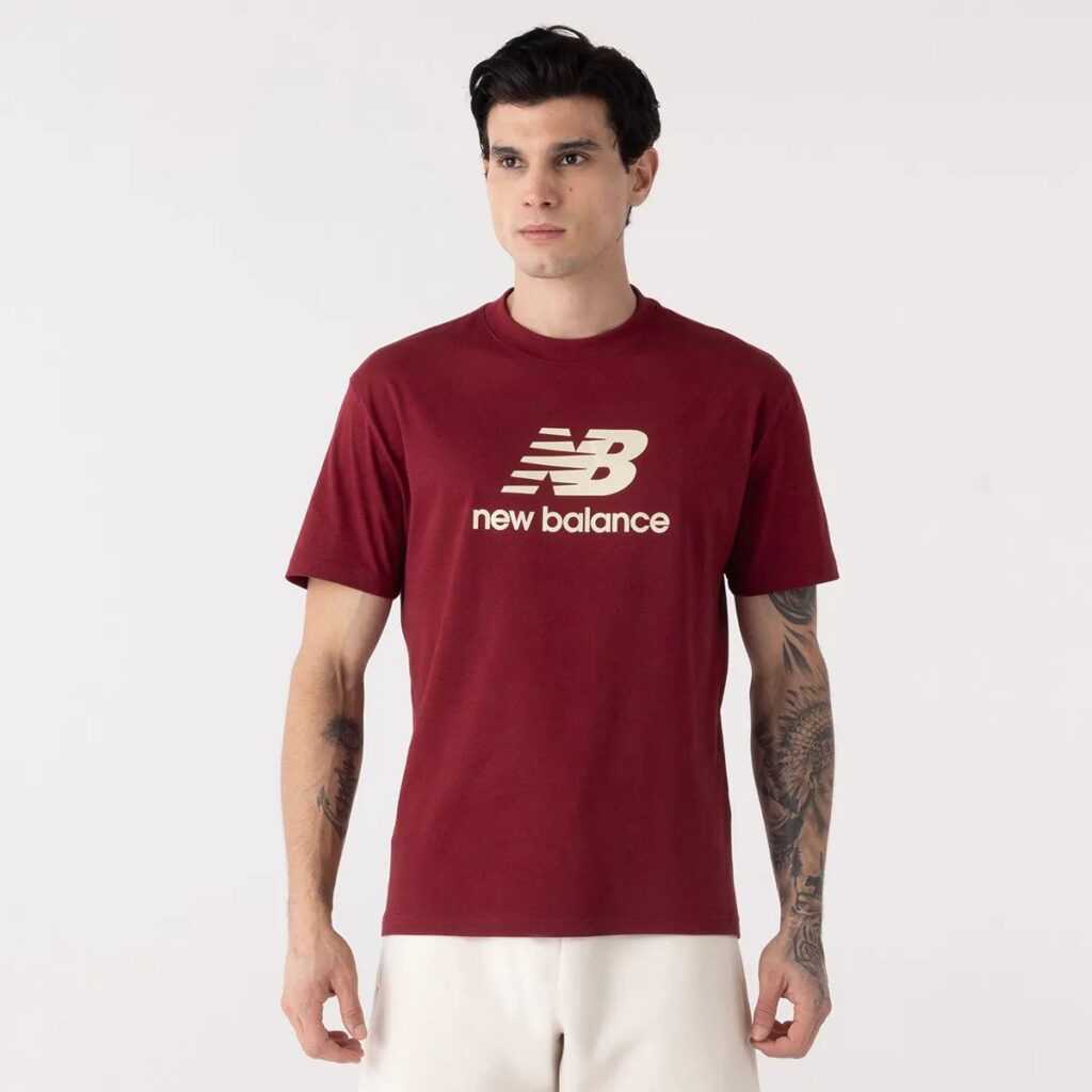 Camiseta New Balance Essentials Bordo