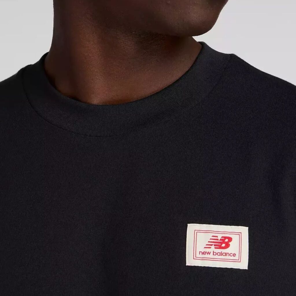 Camiseta New Balance Woven Label