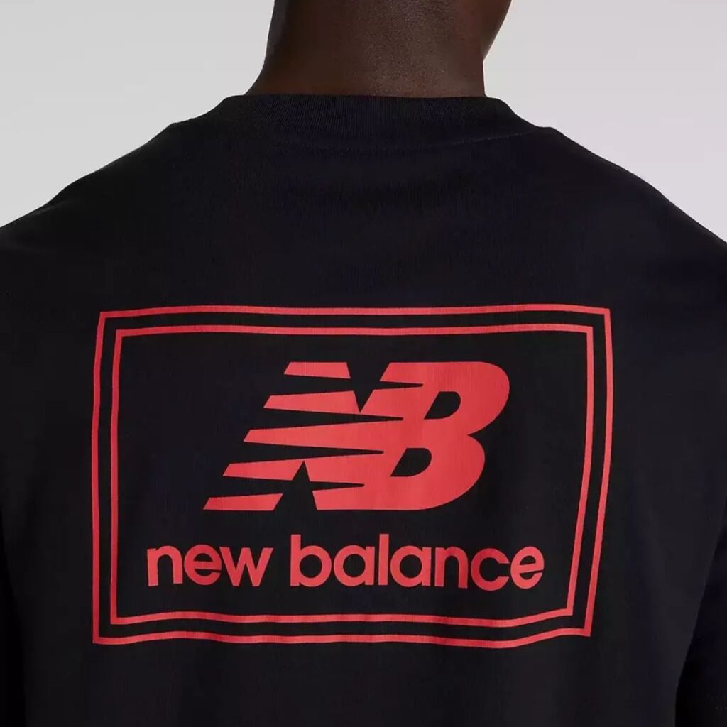 Camiseta New Balance Woven Label