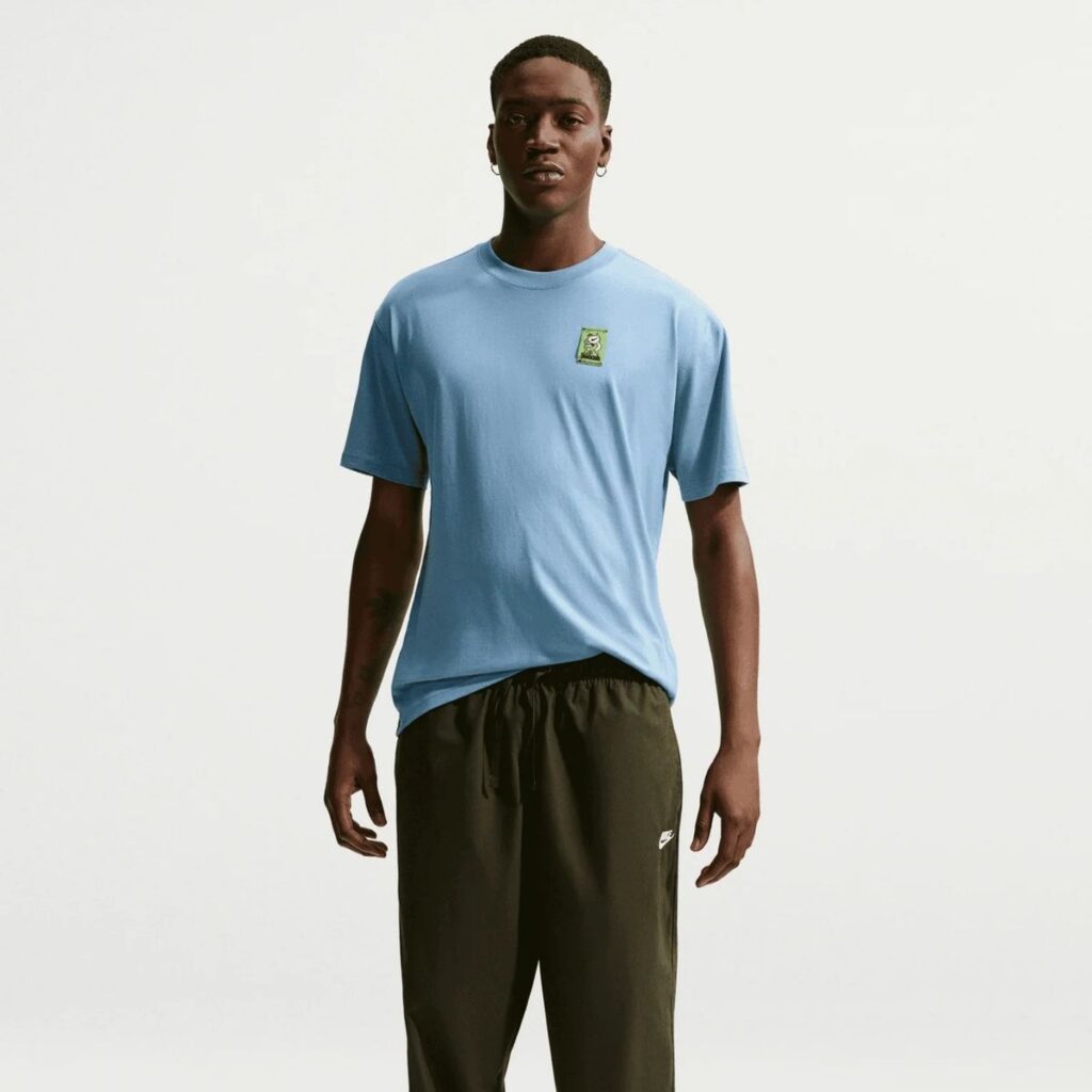 Camiseta Nike Sportswear Café Swoosh "Fresh Daily" Azul