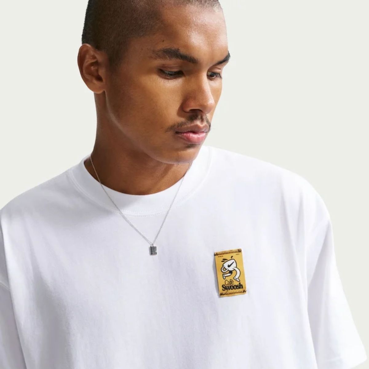 Camiseta Nike Sportswear Café Swoosh &Quot;Fresh Daily&Quot;