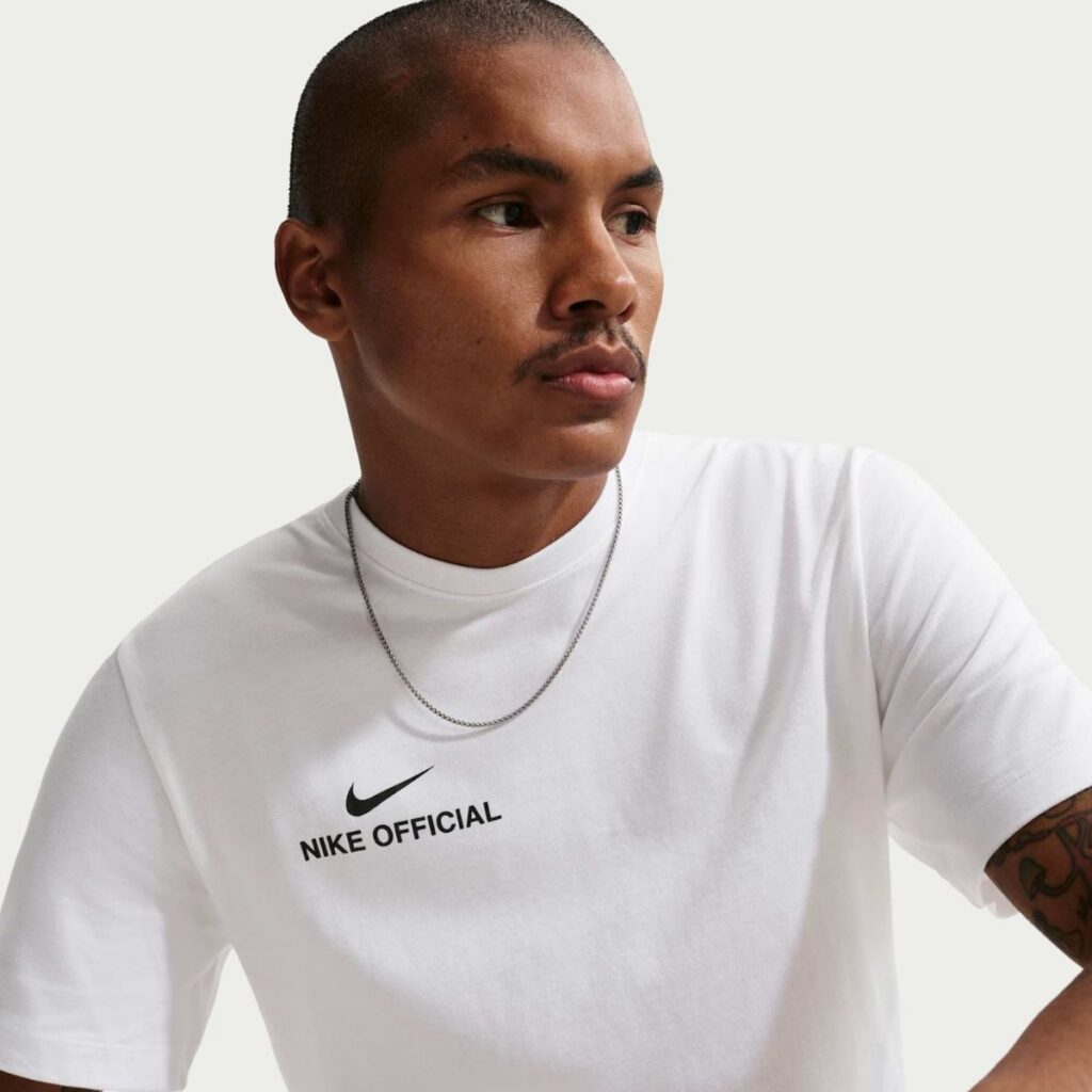 Camiseta Nike Sportswear Official Masculina