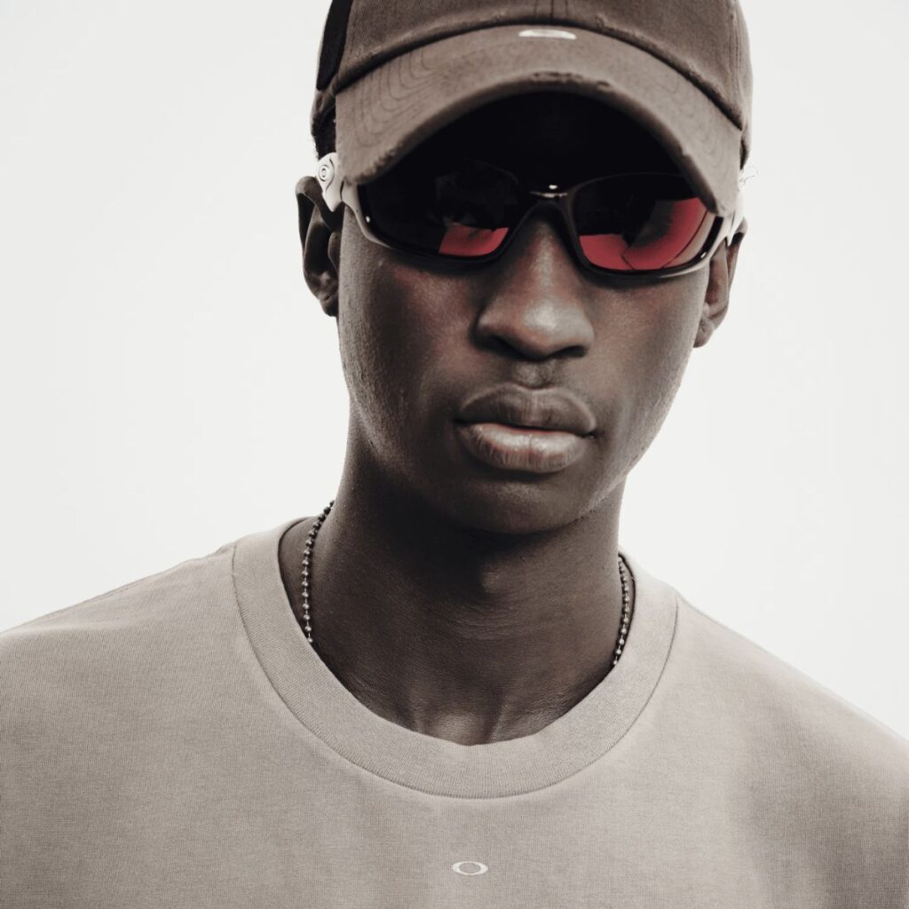 Camiseta Oakley x PIET Foil Nano Logo Marrom