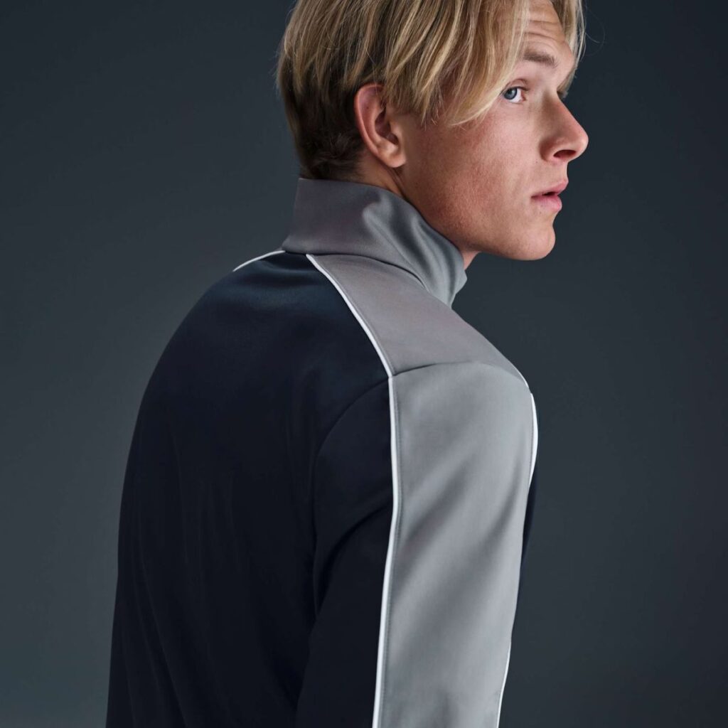 Agasalho-Nike-Sportswear-Defato-Sneakers-A-Loja-Das-Novidades (3)