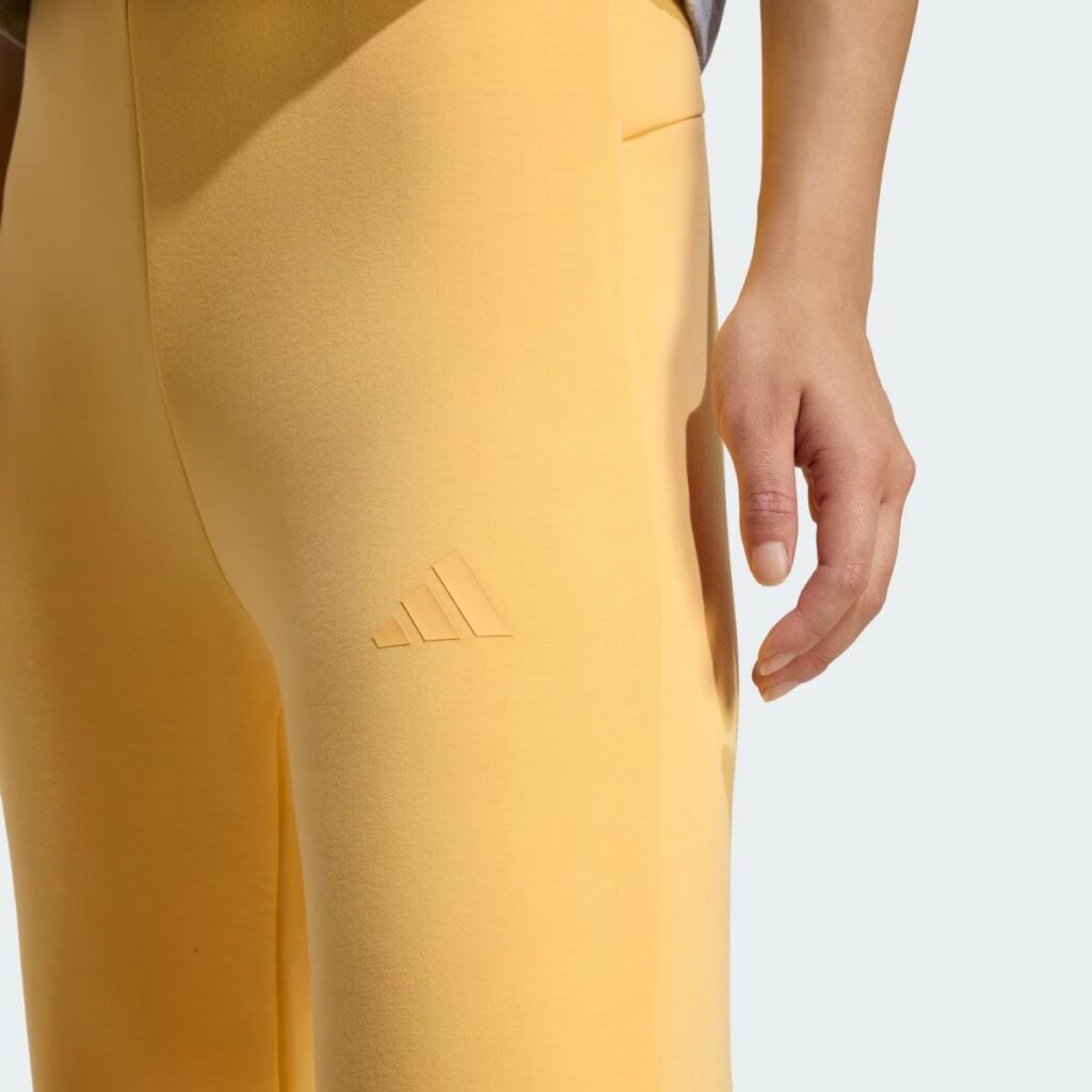 Calça Flare Adidas Soft Lux