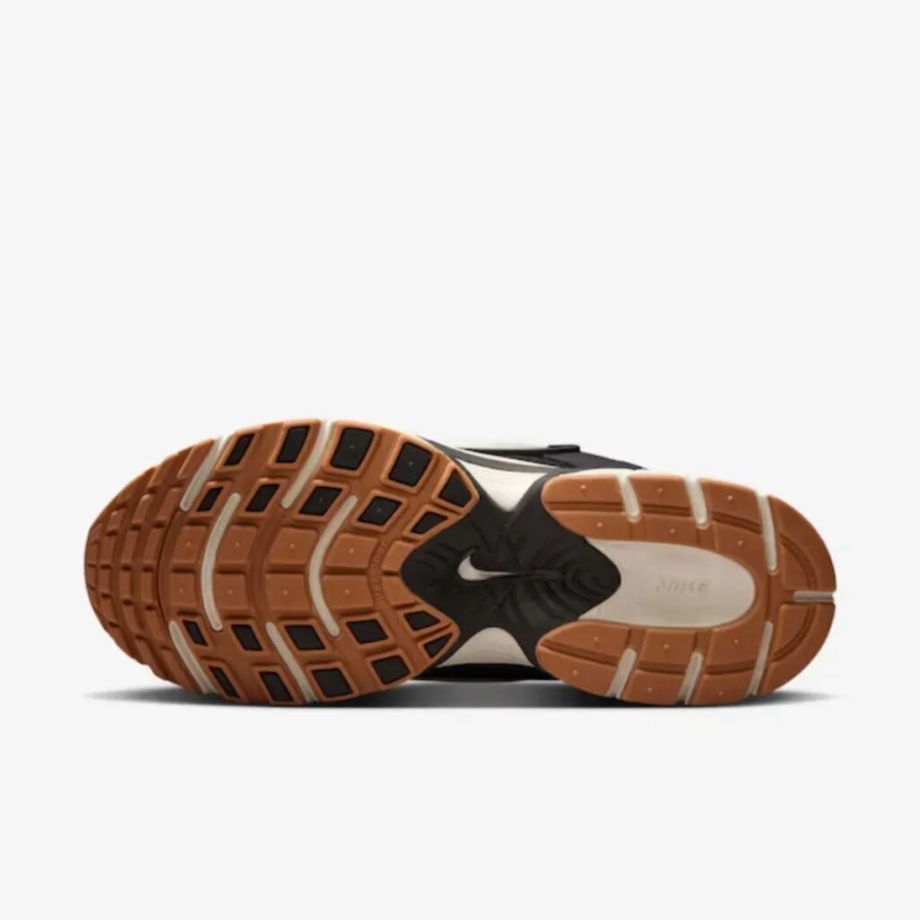 Nike V5 RNR "Black Gum"