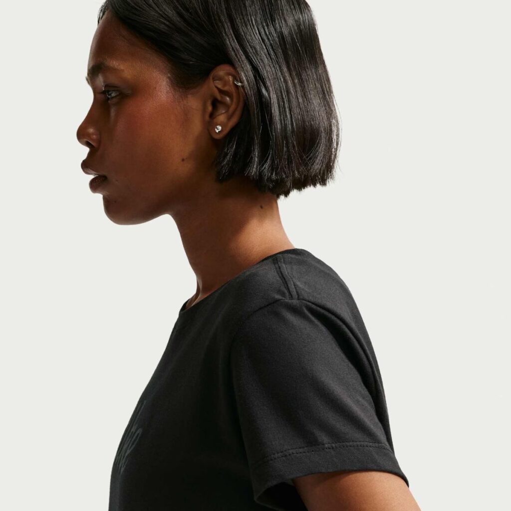 Camiseta Nike Sportswear Club Heritage Feminina