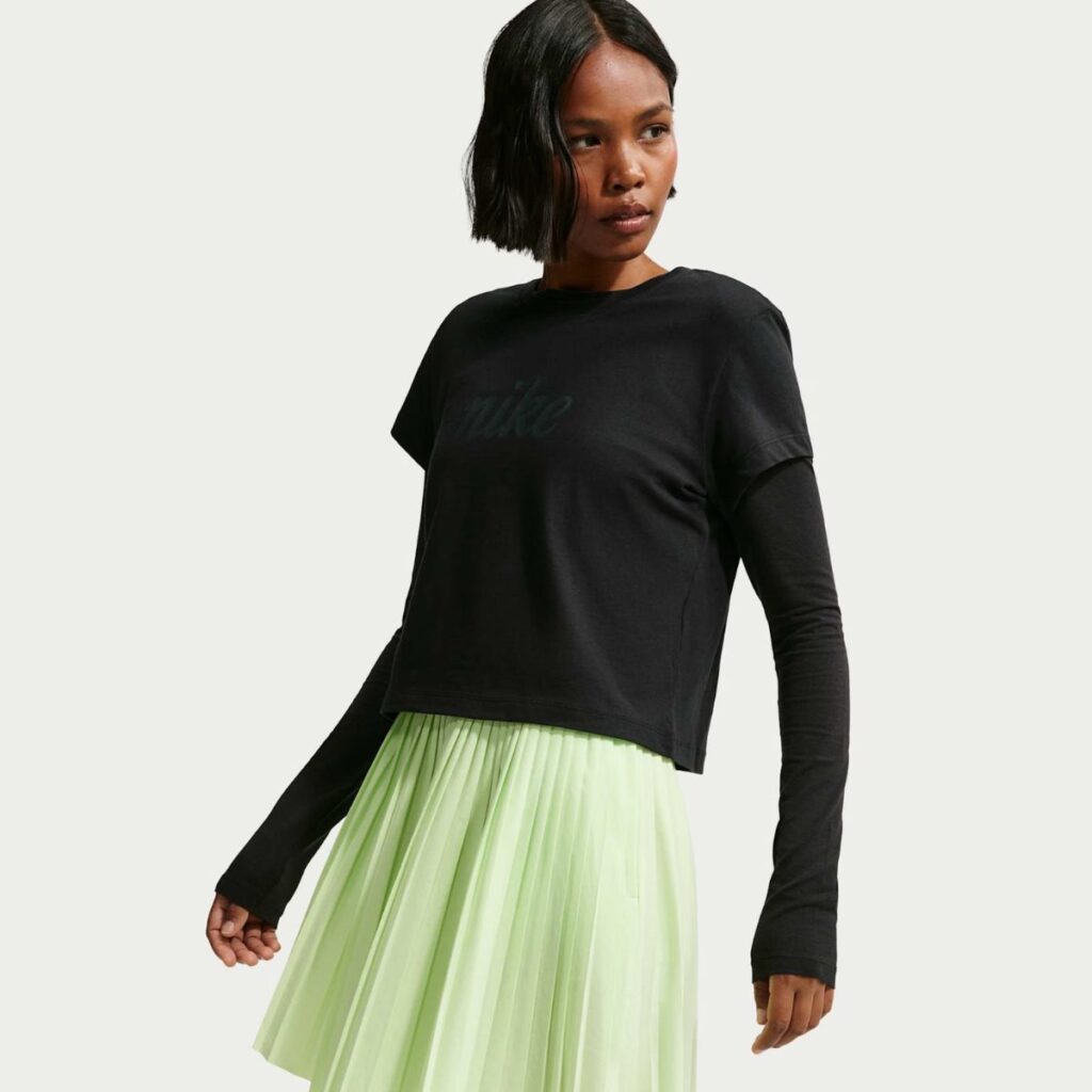 Camiseta Nike Sportswear Club Heritage Feminina
