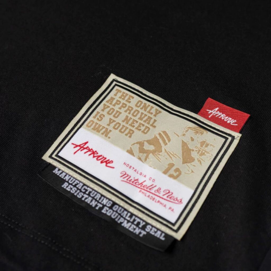 Camiseta Over Approve X Mitchell & Ness Preto
