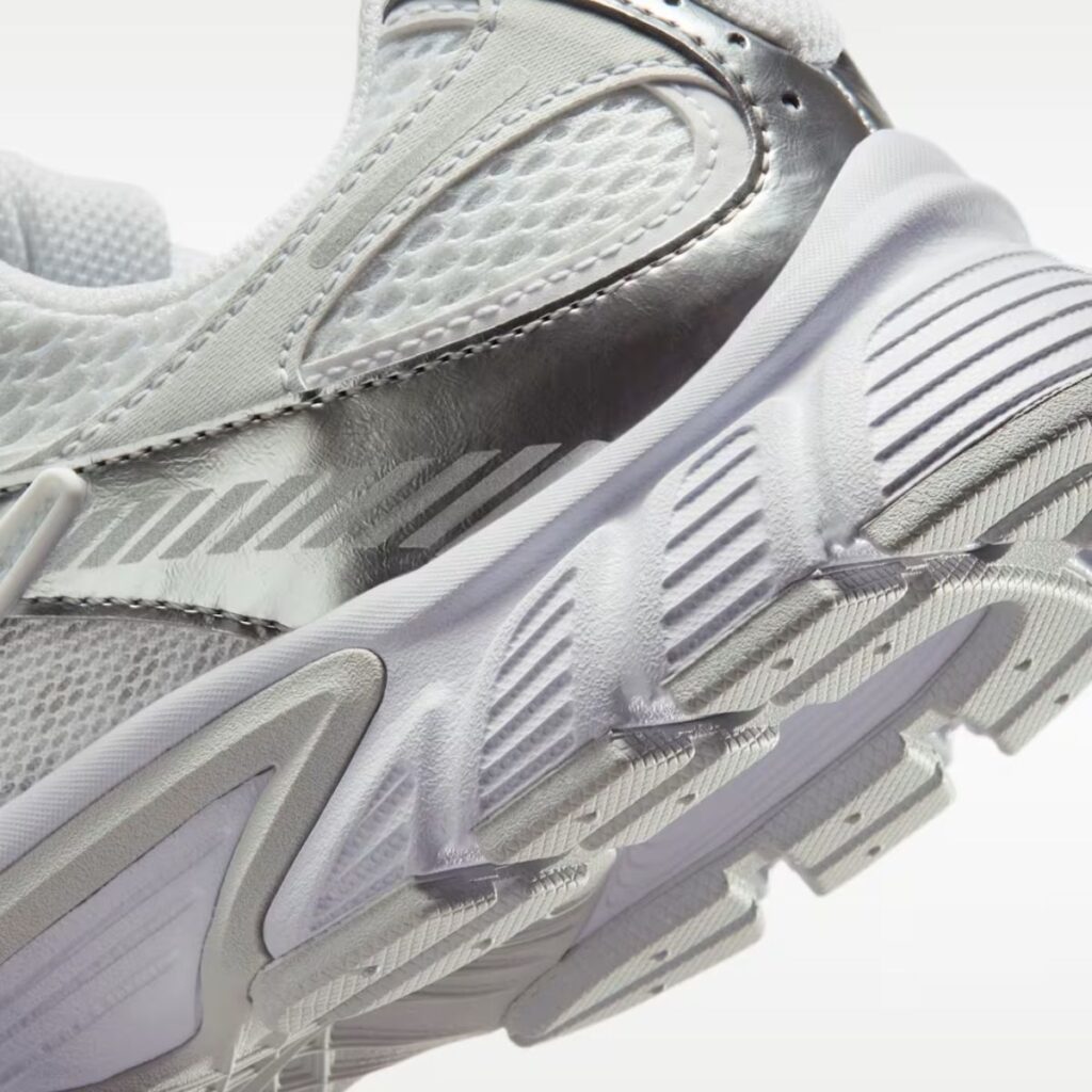 Nike V5 RNR "White Metallic Platinum"