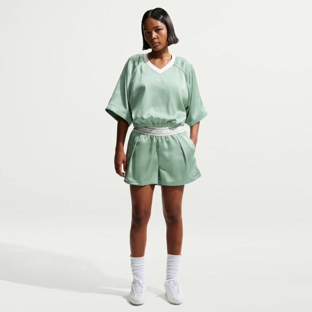 Camiseta Nike Sportswear Woven Feminina