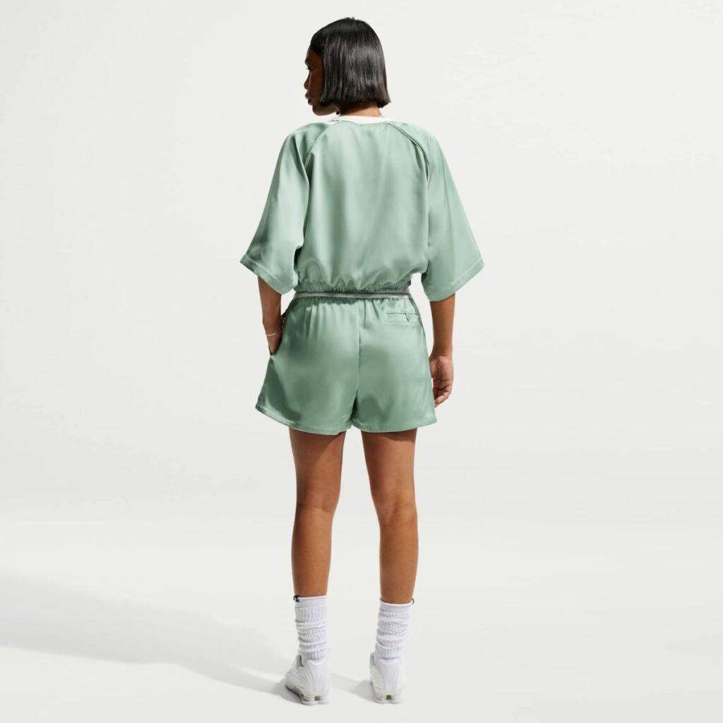 Camiseta Nike Sportswear Woven Feminina