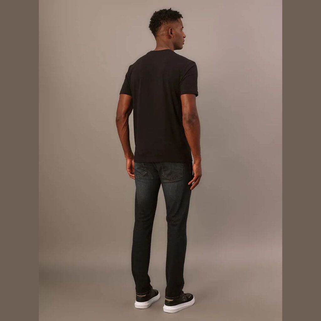 Camiseta-Calvin-Klein-Embossed-Defato-Sneakers-A-Loja-Das-Novidades (2)