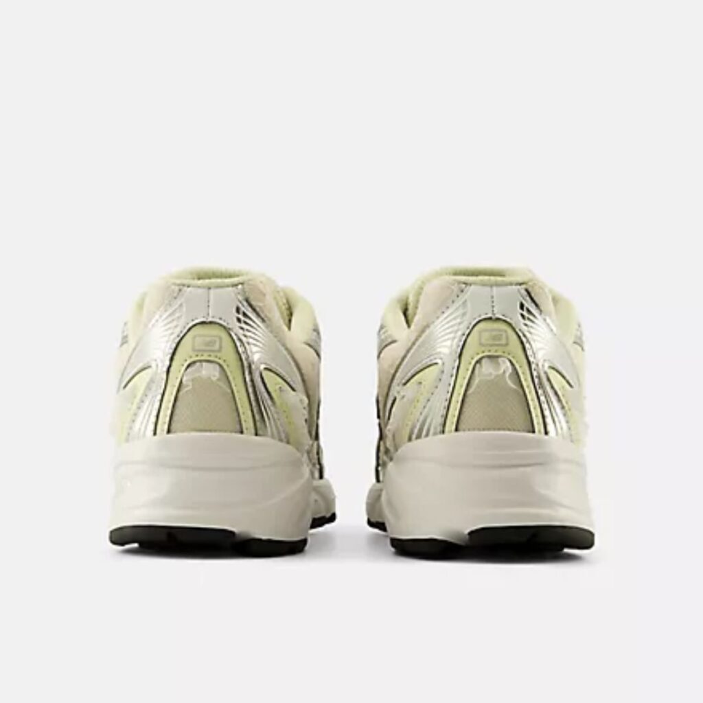 Tênis New Balance 740 "Moonbean With Light Silver Metallic"