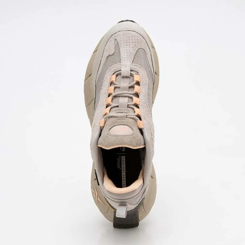 Apresentamos o tênis Reebok Zig Kinetica 2.5 Adventure, um companheiro versátil projetado para conquistar o grande ao ar livre com facilidade. Estes tênis leves ostentam um design inspirado em trilhas e são meticulosamente fabricados com materiais repelentes à água, garantindo que seus pés permaneçam secos e confortáveis, independentemente das condições climáticas.
