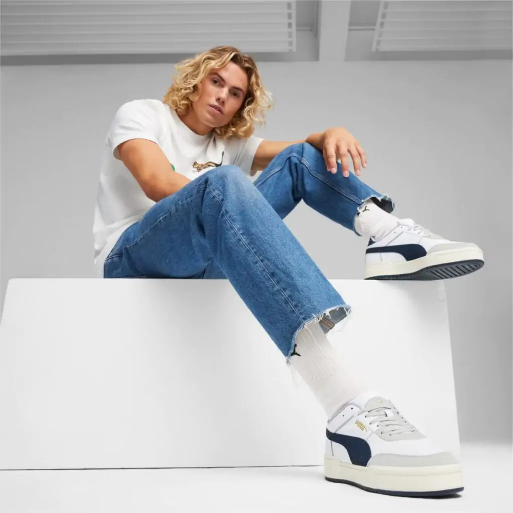 O Puma CA Pro Sport Mix "Light Gray" é a mais recente adição à linha clássica CA Pro, combinando o estilo autêntico do basquete com um design moderno e versátil. Perfeito para o dia a dia, este tênis oferece conforto, estilo e durabilidade para você arrasar em qualquer lugar.