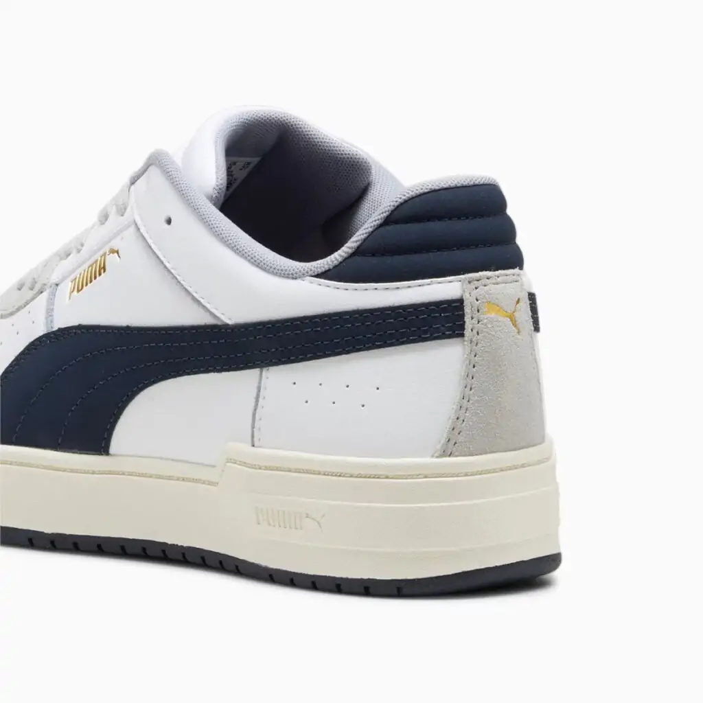 O Puma CA Pro Sport Mix "Light Gray" é a mais recente adição à linha clássica CA Pro, combinando o estilo autêntico do basquete com um design moderno e versátil. Perfeito para o dia a dia, este tênis oferece conforto, estilo e durabilidade para você arrasar em qualquer lugar.