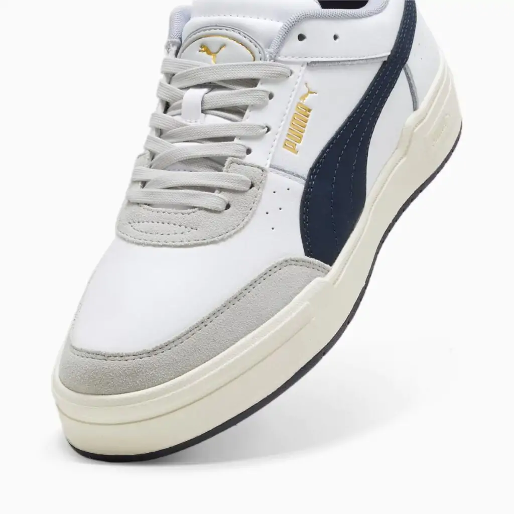 O Puma CA Pro Sport Mix "Light Gray" é a mais recente adição à linha clássica CA Pro, combinando o estilo autêntico do basquete com um design moderno e versátil. Perfeito para o dia a dia, este tênis oferece conforto, estilo e durabilidade para você arrasar em qualquer lugar.