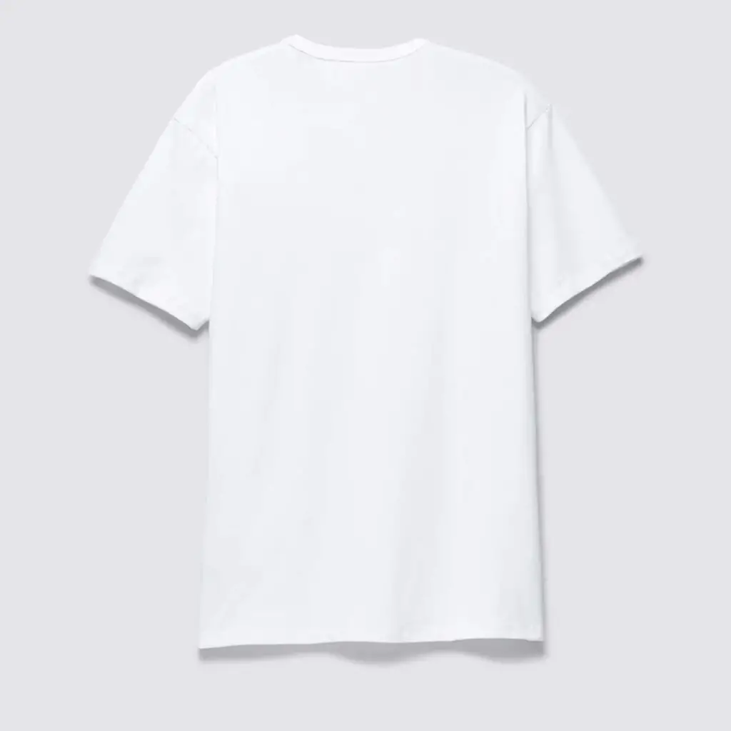 A camiseta Vans Off The Wall Classic é mais do que uma peça de roupa, é um símbolo da cultura skate e streetwear. Com seu design minimalista e a icônica logo "Off The Wall", essa camiseta é um clássico atemporal que nunca sai de moda.