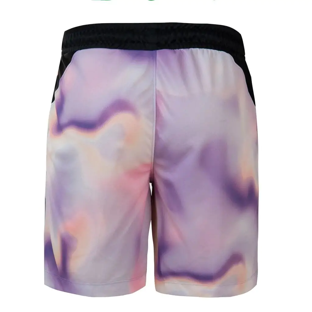 Eleve seu visual urbano com os shorts Umbro "Urban Glow", a peça essencial para quem busca combinar conforto e estilo na agitação da cidade. Parte da coleção Urban Glow, este modelo captura a essência vibrante e enérgica das noites urbanas, destacando-se com um design que reflete o brilho dos neons e a autenticidade da vida noturna.