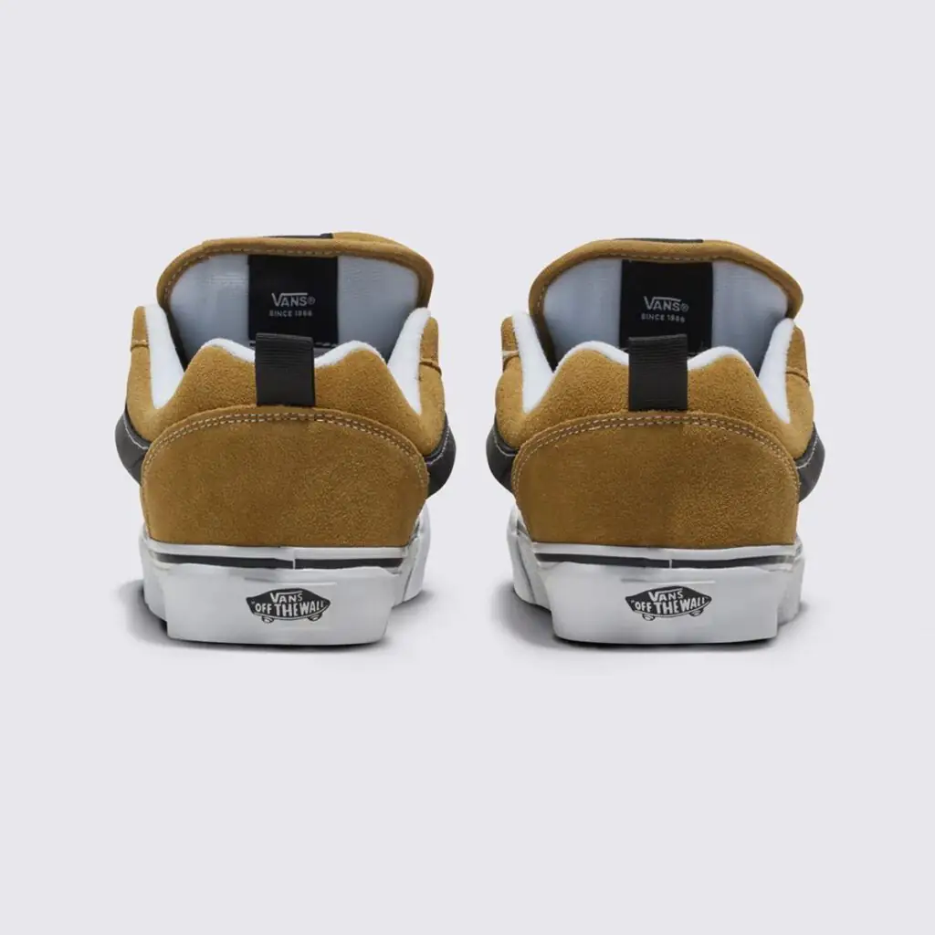 O Vans KNU Skool Antelope é uma releitura ousada do icônico Old Skool, trazendo um visual volumoso e cheio de personalidade. Inspirado no estilo dos anos 90, o KNU Skool se destaca por suas linhas robustas e design arrojado.